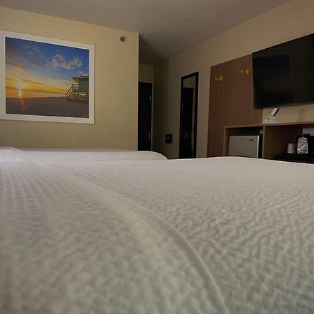 Days Inn&Suites by Wyndham Kaukauna WI Bagian luar foto